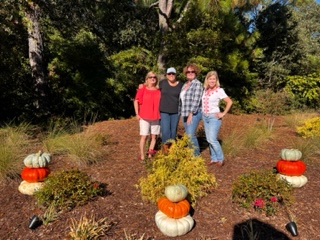 Landscape Committee Decorates the Community for Fall